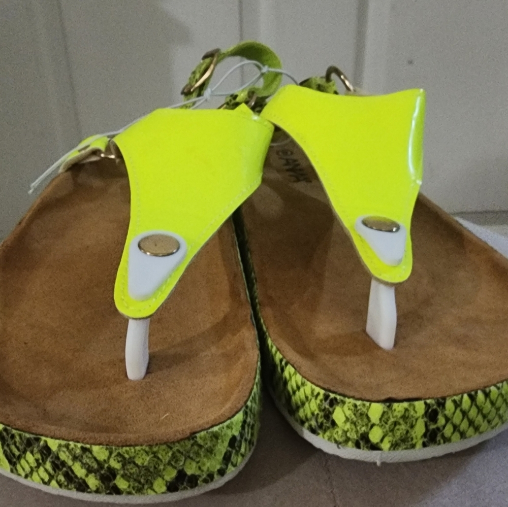 Sandals - Picture 8 of 9